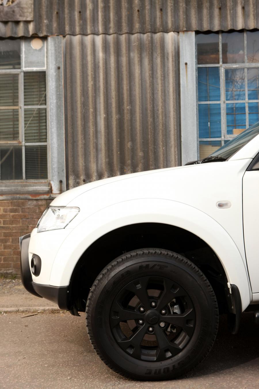 Колеса Mitsubishi L200 Black Barbarian 2012 года  (UK) (фото 51 из 68)